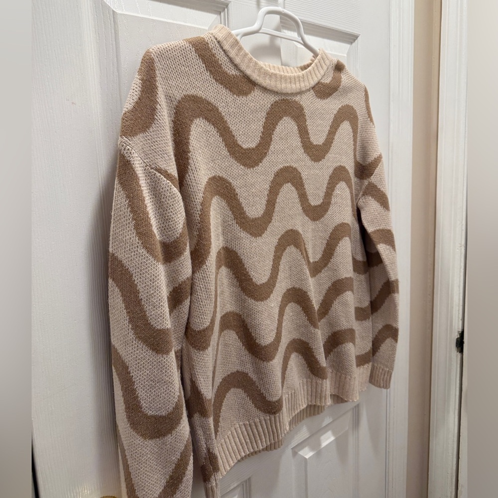 Cozy Wave Pattern Sweater in Beige and Brown